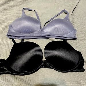 2 Victoria secret bras 36 C- push up and t shirt